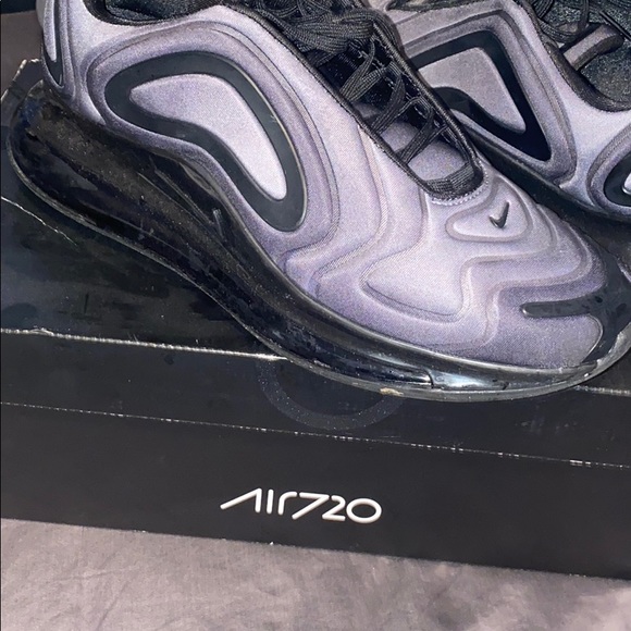 AIR MAX 720 - Picture 2 of 4